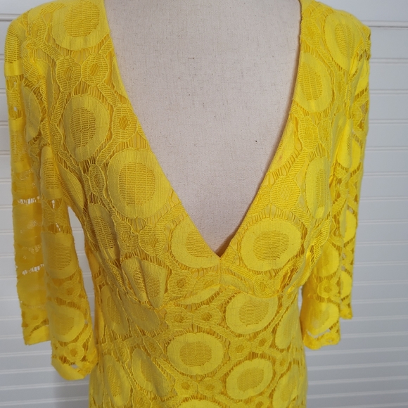 Trina Turk Yellow Crochet Lace V Neck Shift Mini Dress Sz. 6 - Picture 3 of 9